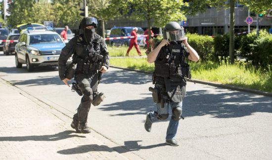 Almanya'da sinema salonuna silahlı saldırı